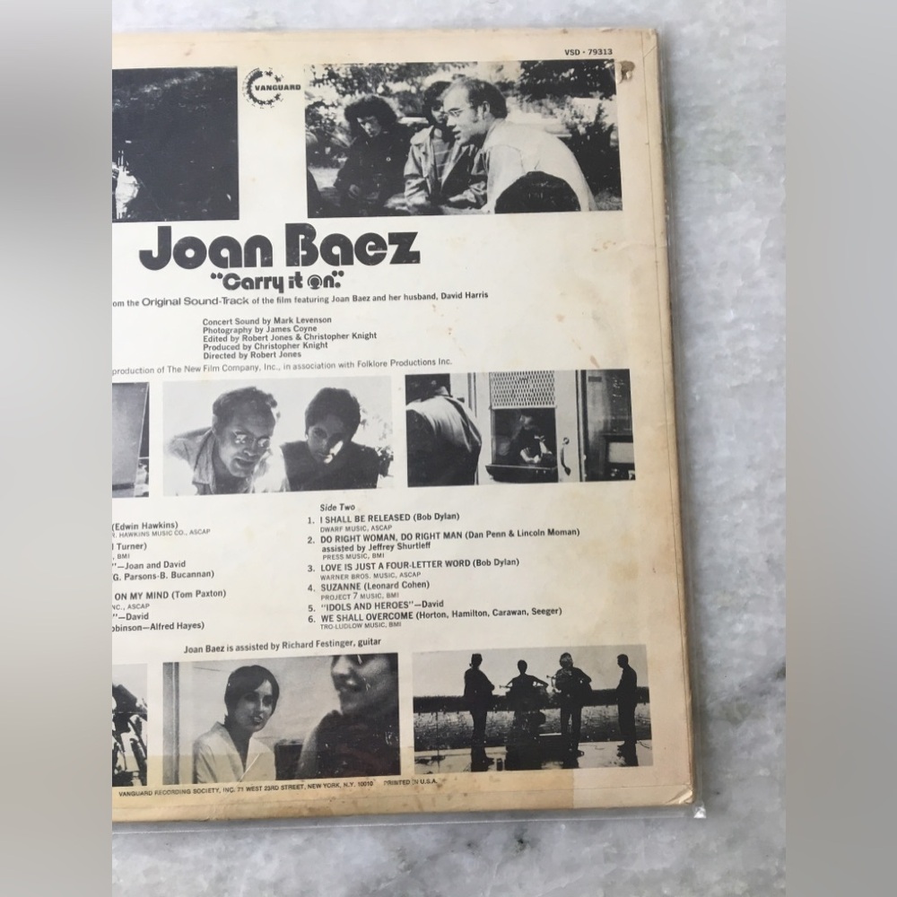 Joan Baez 'Carry It On' Soundtrack Album, featuring Bob Dylan and others 😎🎙🎼 - Picture 11 of 16